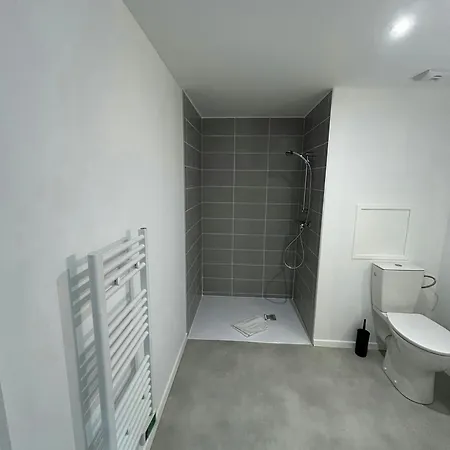 We Live In R - 103 Apartment *